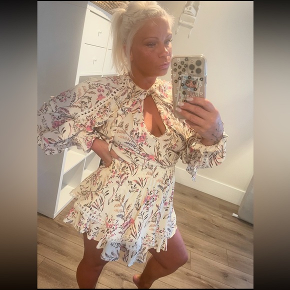 Meet your Posher, Crystal I buy a lot of clothes! - Picture 4 of 16